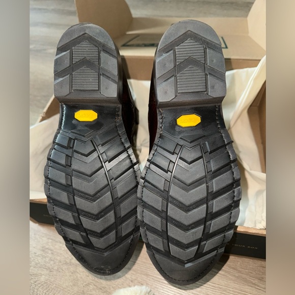 New, never worn, perfect condition, gifted but wrong size, too late to return. - Picture 4 of 4